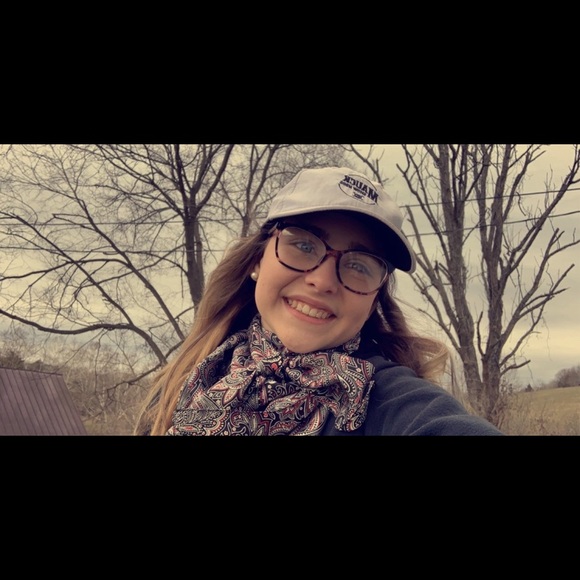 Meet your Posher, Alexis - Picture 1 of 1